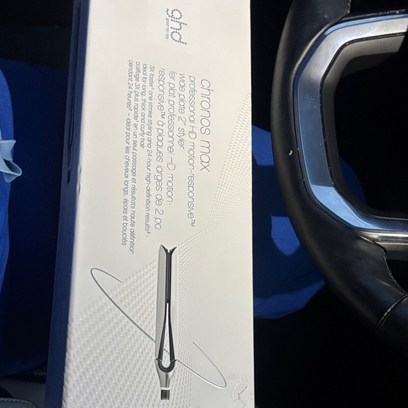 ghd Dual-Tone Hair Straightener in White and Black - Picture 2 of 5